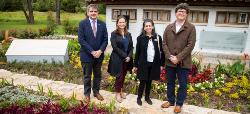  El Instituto Caro y Cuervo homenajea a José Manuel Caballero Bonald con el Jardín de la Amistad